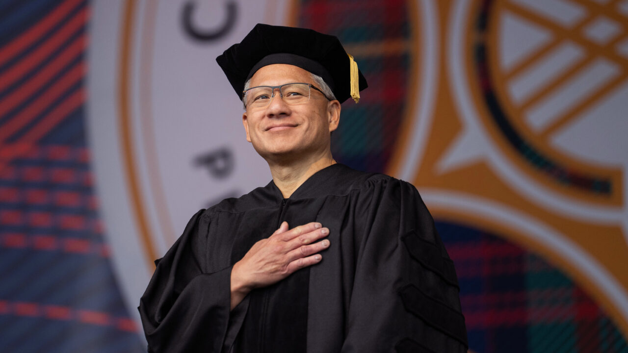 NVIDIA CEO 黄仁勋告诉毕业生：“你们的职业生涯始于 AI 变革的开端”
