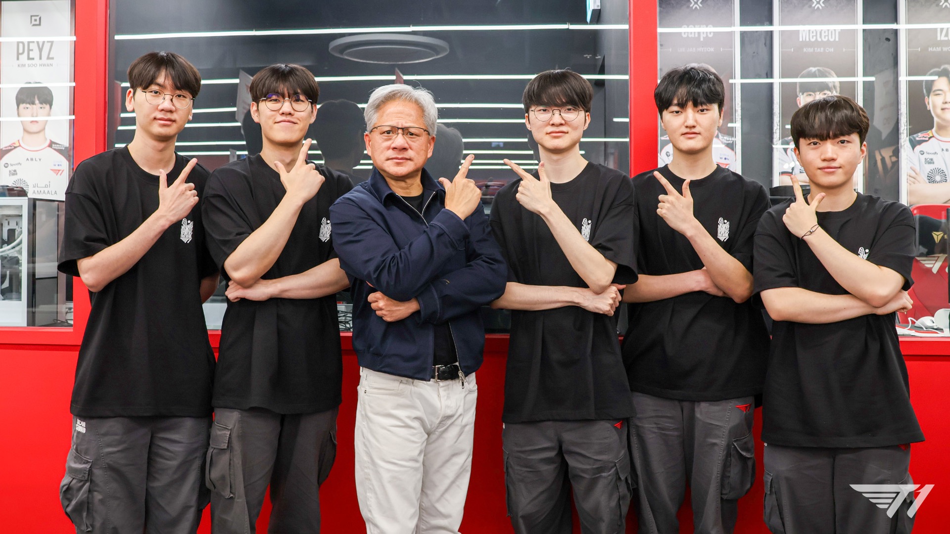 NVIDIA、KRAFTON、NC 与《英雄联盟》(League of Legends)卫冕世界冠军战队 T1 在韩国网吧共庆 RTX Spark